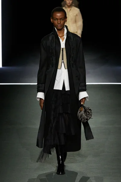 Look 3